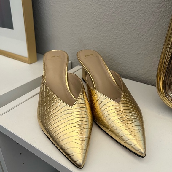 NWT Marc Fisher Gold Slide Heels, Size 9 - Picture 2 of 3